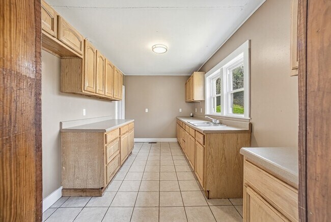 Building Photo - 11494 New Garden Rd