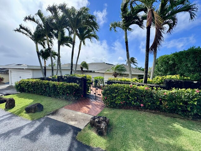 Building Photo - Maunalani Heights - Renovated 4 bedroom, 3...