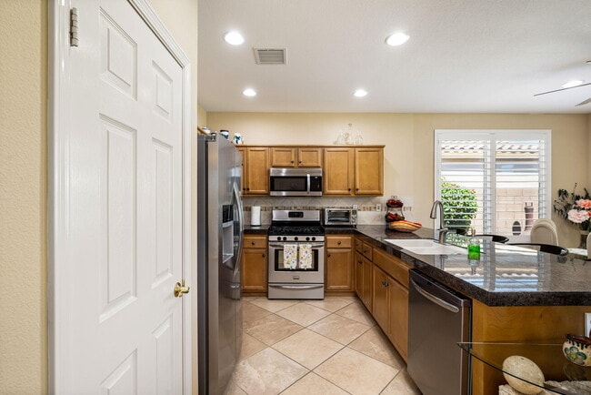 Building Photo - 60268 Sweetshade Ln