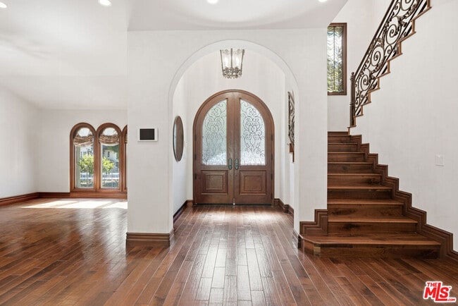 Building Photo - 2108 San Ysidro Dr