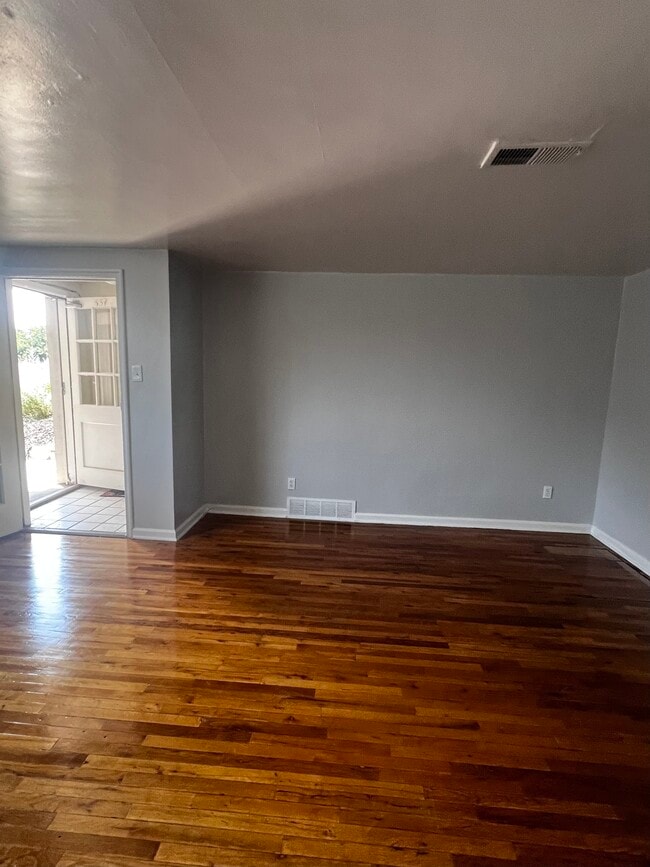 Building Photo - 6th Avenue Apartments