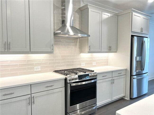 Building Photo - 3347 Goodwin Pk