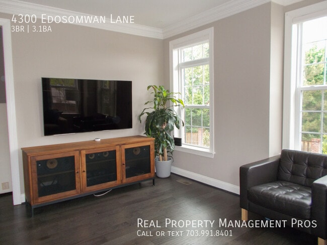 Building Photo - 4300 Edosomwan Ln