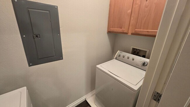 Building Photo - 3975 N Hualapai Way