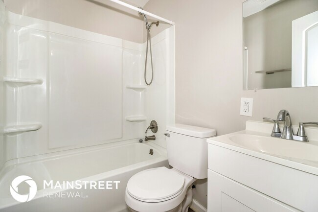 Building Photo - 563 Sandridge St