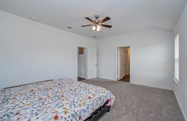 Building Photo - 8611 Shumard Oak Dr