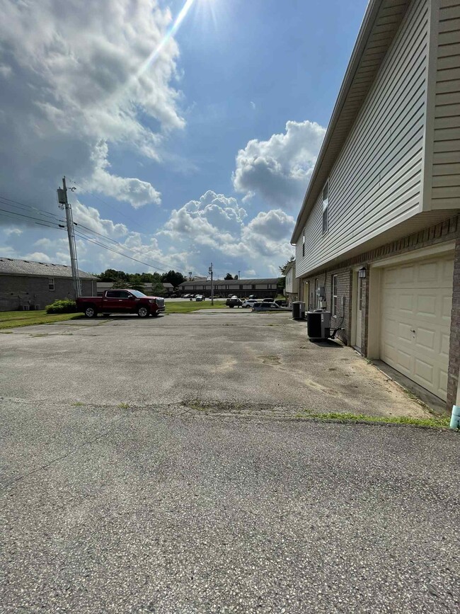 Building Photo - 207 Aqueduct Dr