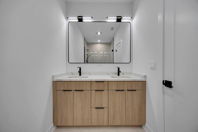 Building Photo - 4629 S Michigan Ave