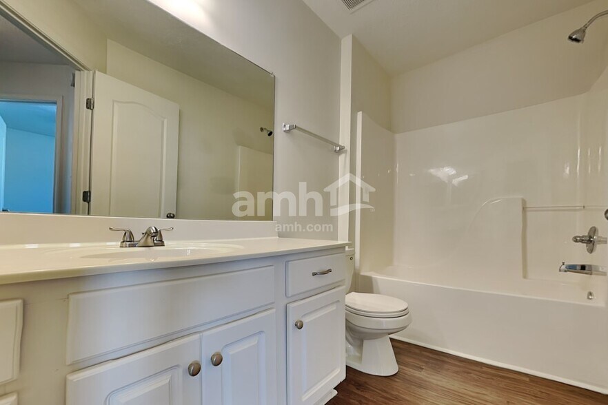 Building Photo - 1504 Beaconcrest Cir