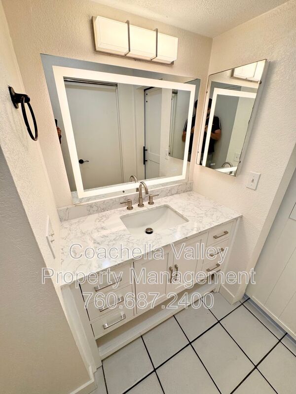 Building Photo - 1655 E Palm Canyon Dr