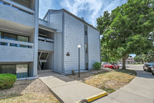 Building Photo - $1,350.00, 1-bedroom, 1-bathroom Lower Lev...