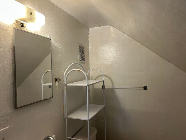 Building Photo - 3428 Altamont Rd