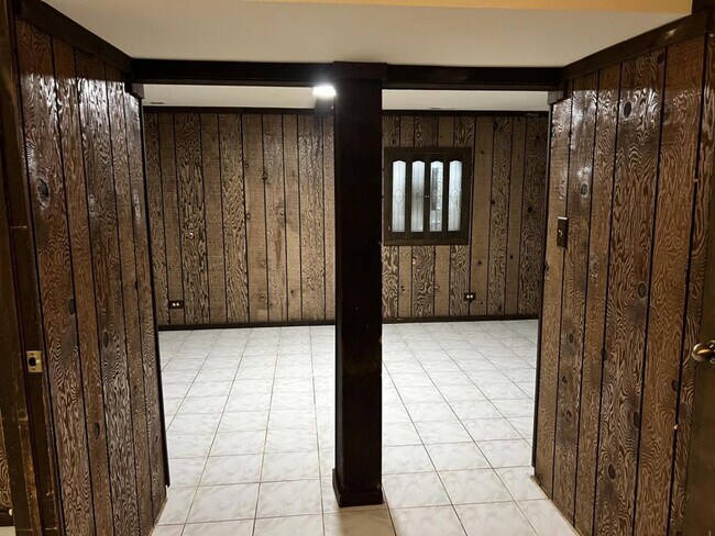 Building Photo - 5623 Santa Barbara Dr