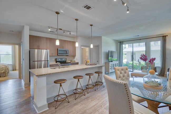 Large, open floor plans are comfortable and full of light - Windsor Lantana Hills