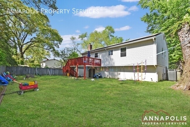 Building Photo - 1119 Crestview Dr