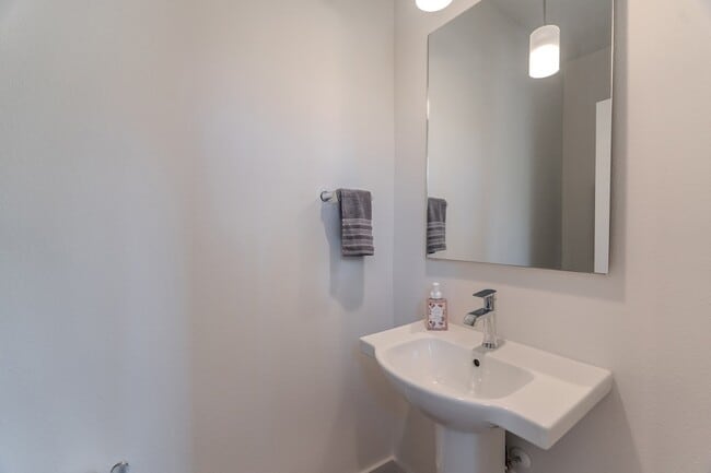 Building Photo - 7613 Victory Reserve St