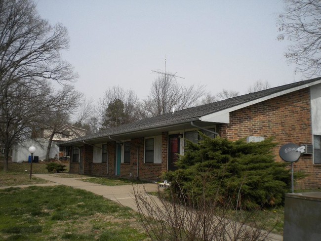 Building Photo - 300 West Clay # 7