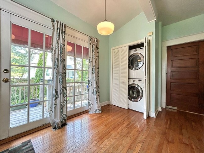 Building Photo - Welcome to this charming 3-bedroom "ASK AB...