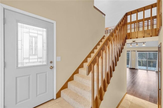 Building Photo - 1616 Maple Ridge Dr