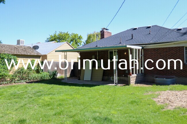 Building Photo - 1239 E Ridgedale Ln