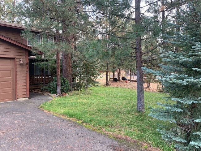 Building Photo - Splendid 3-bdr/2.5 bath home in the beautiful Buck Run Community in Sisters, OR!