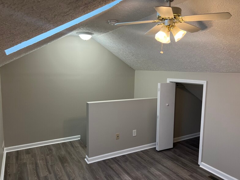 Building Photo - 577 Beaverview Dr