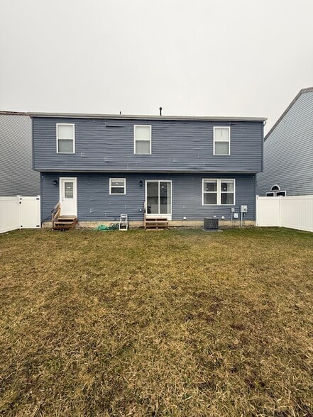 Building Photo - 3221 Kings Realm Ave