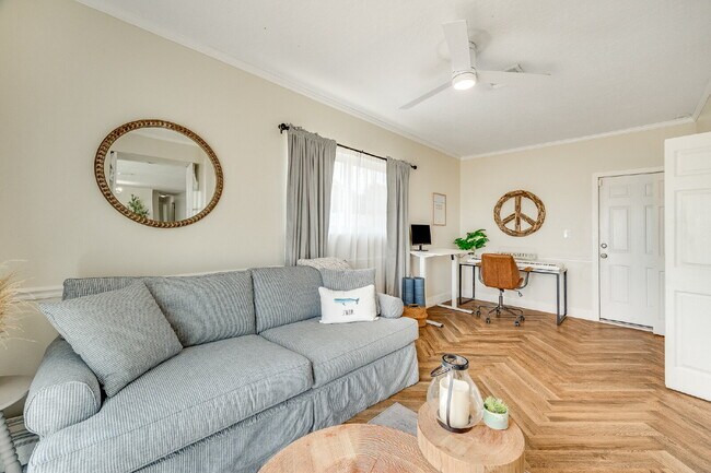 Building Photo - Gorgeous Riverfront 3/2 with dock!!