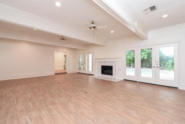 Building Photo - 807 Herdsman Dr