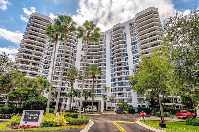 Building Photo - 3600 Mystic Pointe Dr