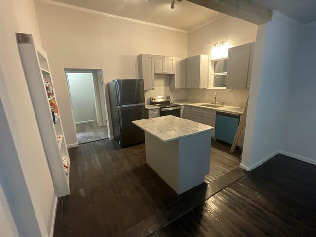 Building Photo - 104 S Broad St