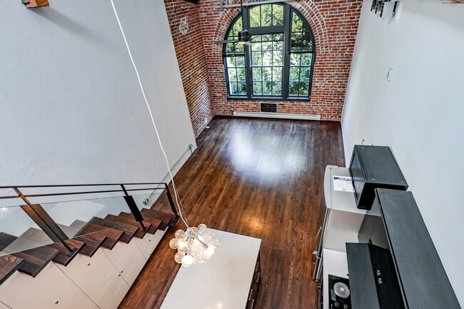 Building Photo - 461 2nd St