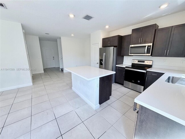 Building Photo - 2418 SE 10th St