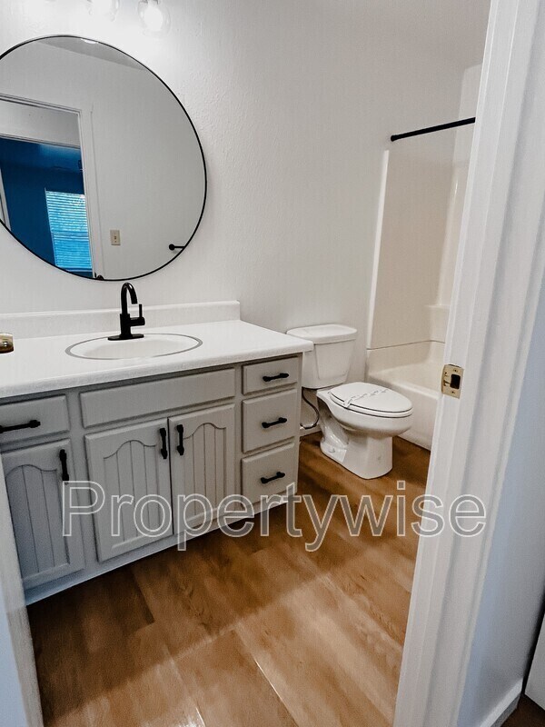 Building Photo - 770 N Main St