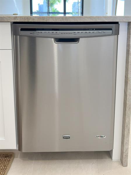 Building Photo - 4800 Bayview Dr