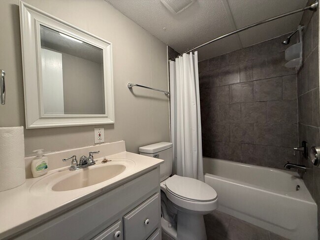 Building Photo - 3 Bedroom 2 Bathroom Mobile Home Located in Mosheim, TN