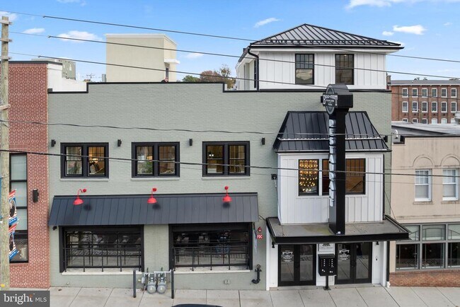 Building Photo - 30 W Broad St