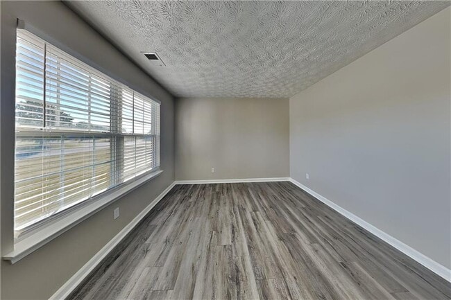 Building Photo - 120 Crestworth Pl