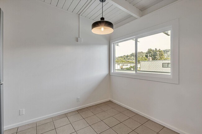 Building Photo - 2nd Floor 1Bed/1Ba Unit in El Cerrito - Remodeled and Comes with 1 Car Parking Space