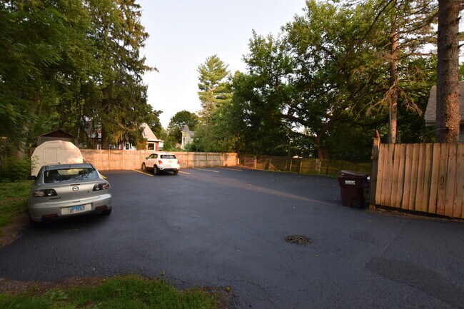 Building Photo - 321 S Jefferson St