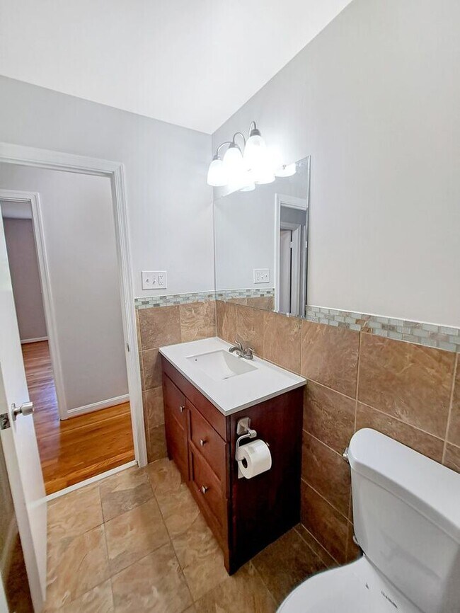 Building Photo - Coming Soon! Attractive Mid Century Modern...