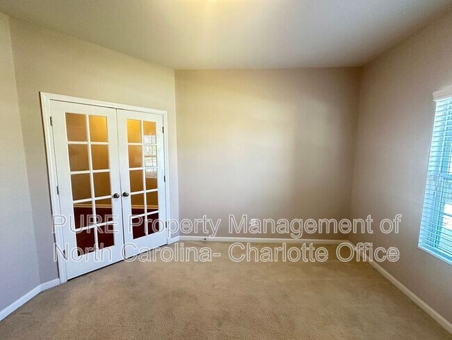 Building Photo - 3520 Larkhaven Ave SW