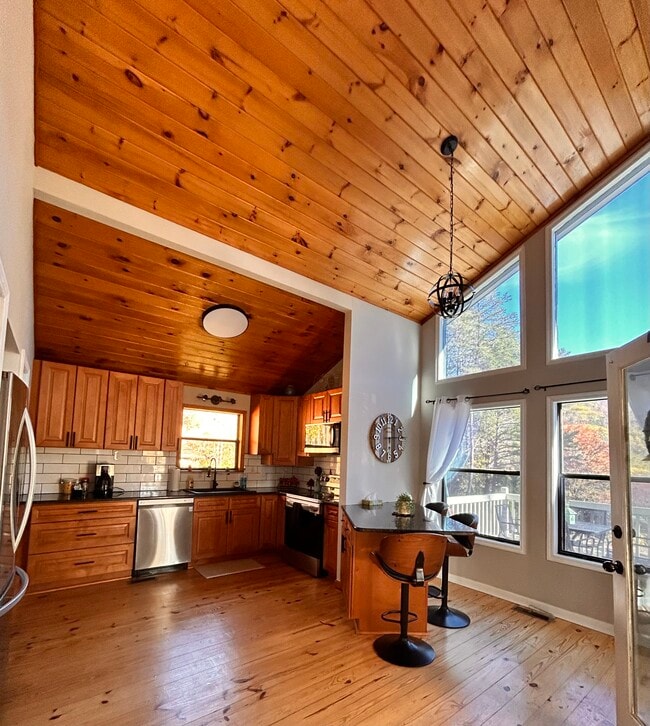 Building Photo - 348 Cozy Cove Hollow