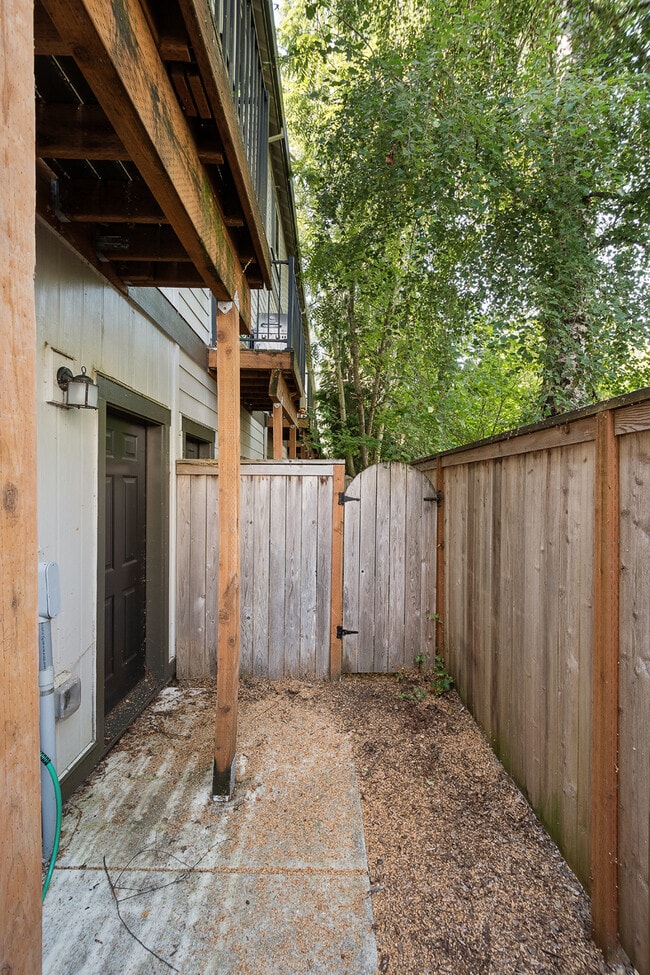 Building Photo - 8887 SW Elena Ln
