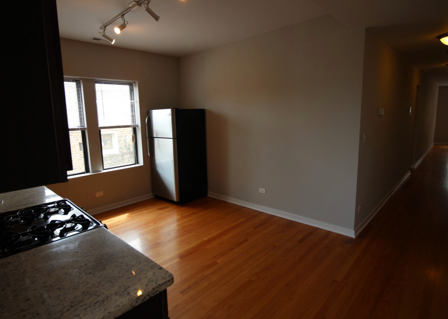 Building Photo - 6449 N Claremont Ave