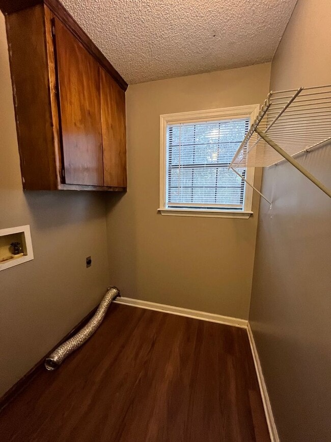 Building Photo - 6107 Vinnie Dr