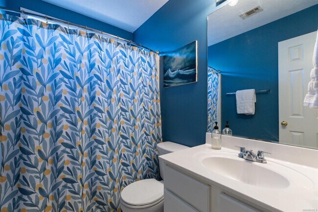 Building Photo - 616 Castle Brook Dr