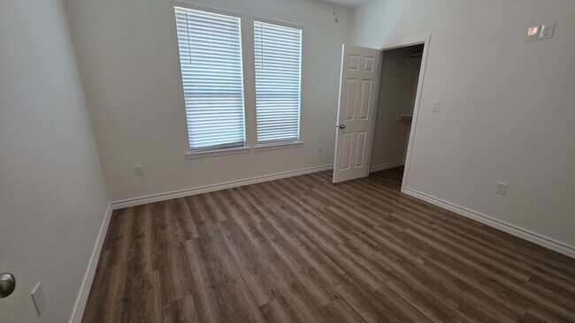 Building Photo - 1004 Killdeer Ct