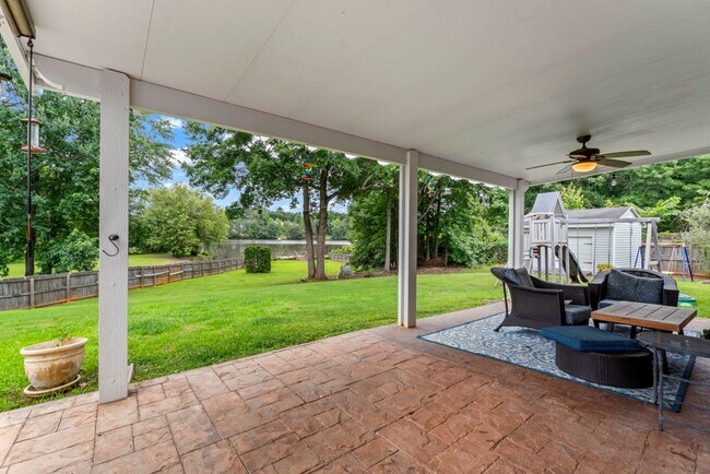 Building Photo - 3 Bedrooms 2 baths in McDonough on 1 acre waterfront backyard with private dock.