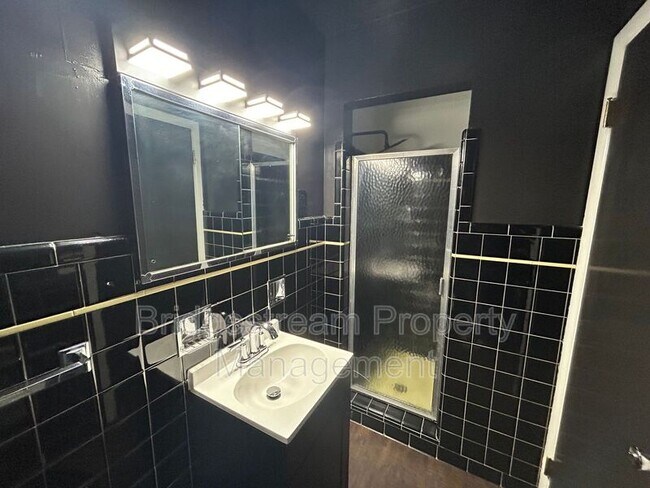 Building Photo - 7201 Englewood Dr